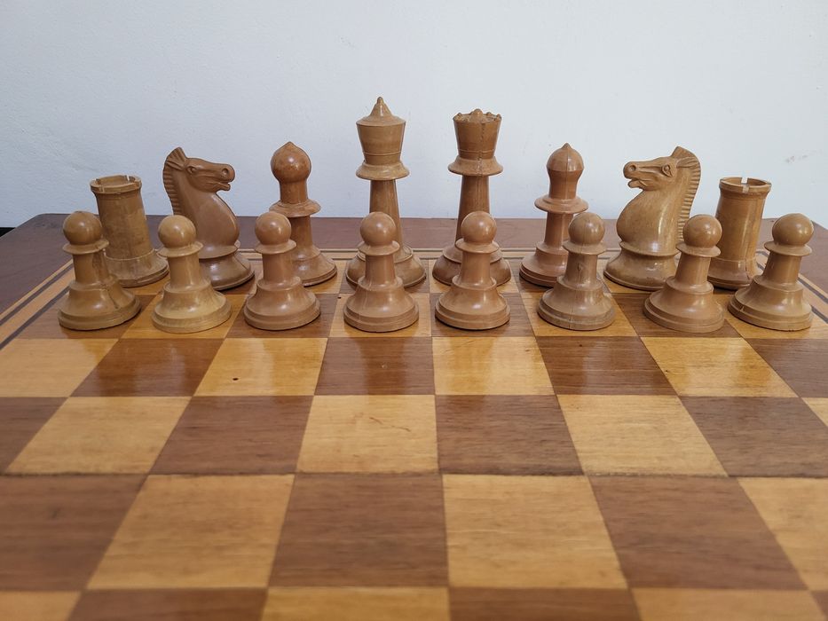 #4 Стар голям дървен шах