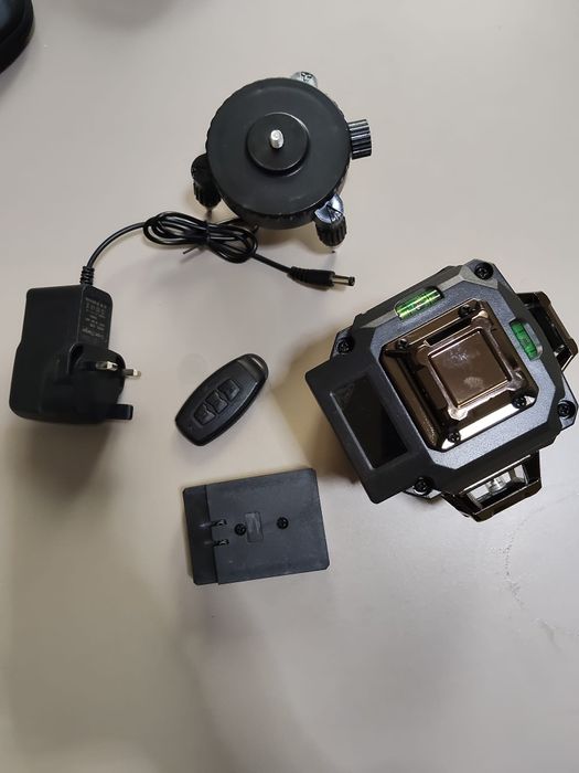 Nivelă Laser Milwakee  cu 16 linii Verzi