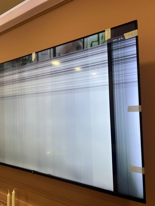 Телевизор Qwatt 65 диагональ треснул экран (Матрица)