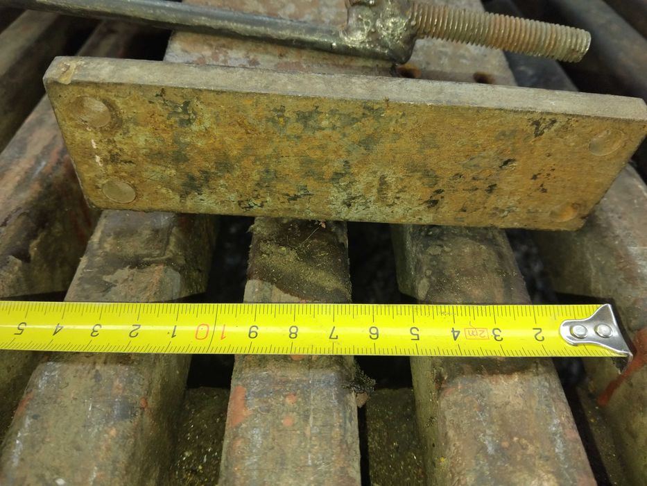 Масивен шпиндел с патронник 125 мм и КЛЮЧ – за струг или шмиргел