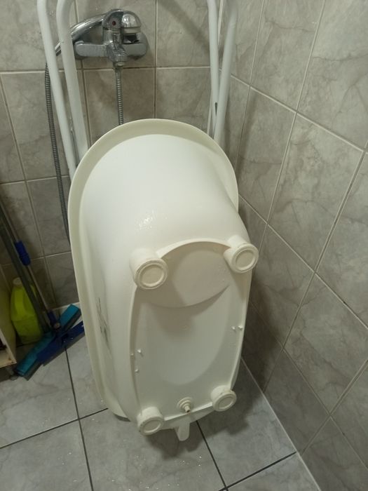 Вана със стойка.