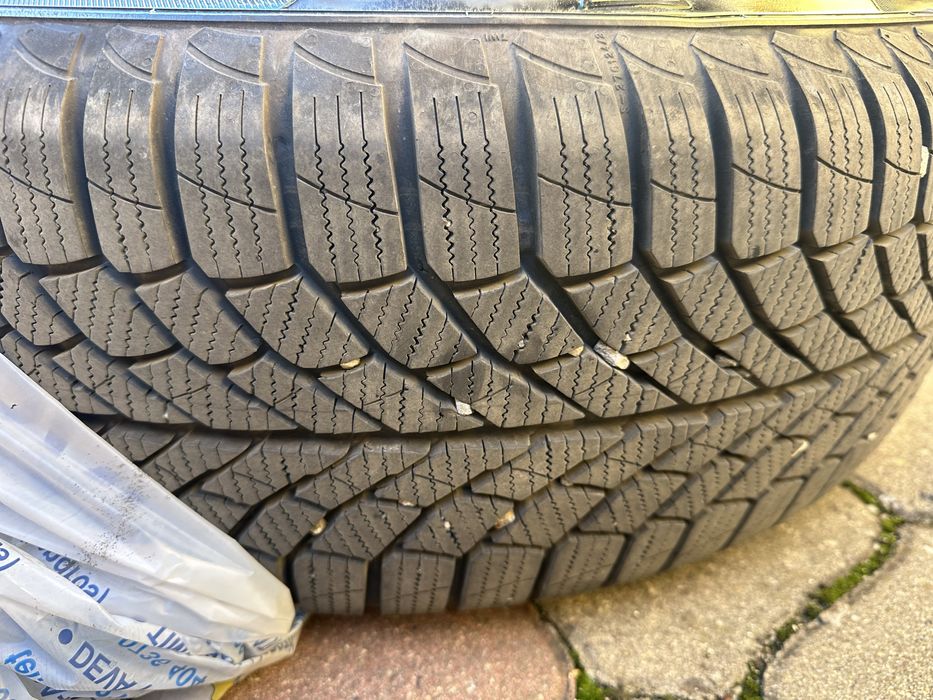 Ofer spre vanzare jante cu cauciucuri de iarna (Volva xc 60 2016) noi