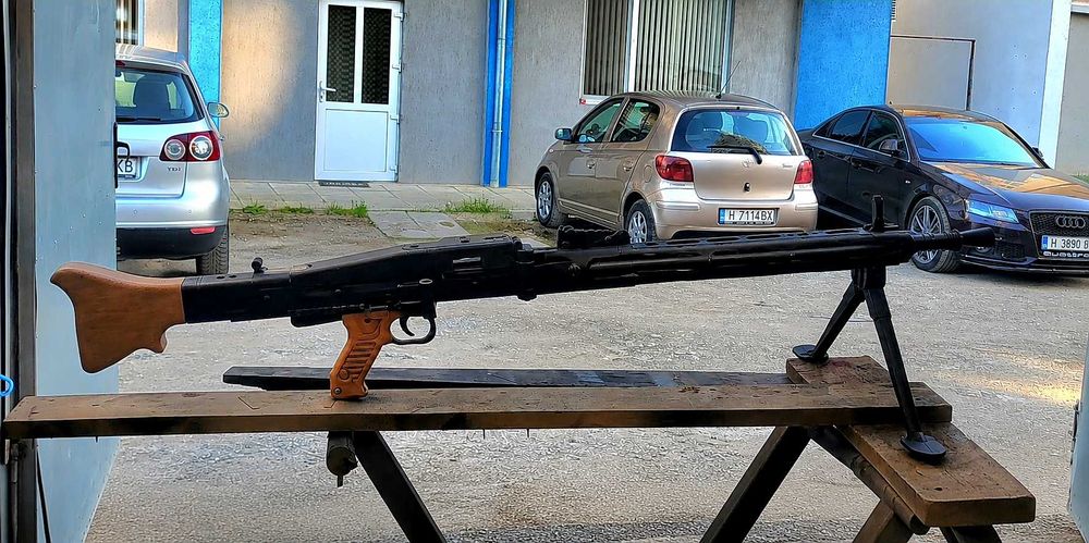 РЕПЛИКА. MG 42 немска картечница.