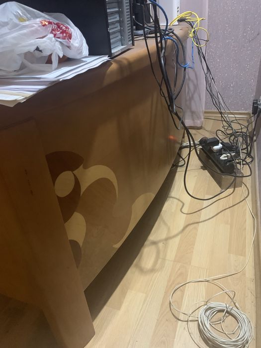 Стол письменный светлое дереао, массив.