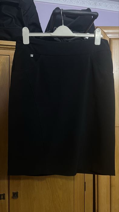 Fusta neagra eleganta (Office)