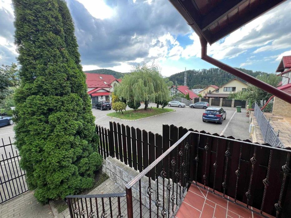 PROPRIETAR inchiriez vila BUNLOC