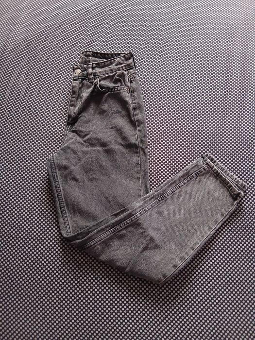 Blugi model momfit.