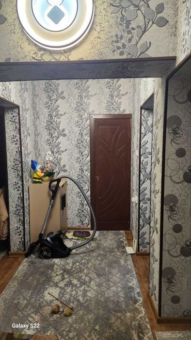 Uy sotiladi 3 xonali 4 xona qilingan