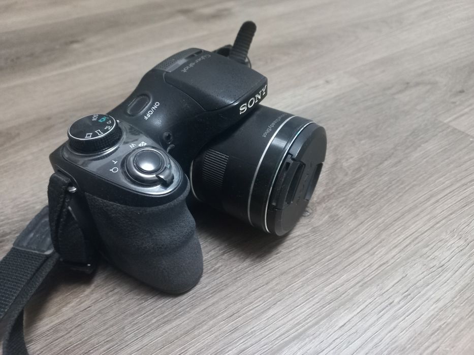 Vând aparat foto Sony Cyber‑shot DSC‑H300