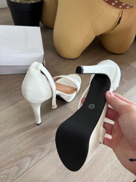 Sandale de vara albe cu toc înalt femei tocuri de 12cm Marimea 37 ( 23.5cm )