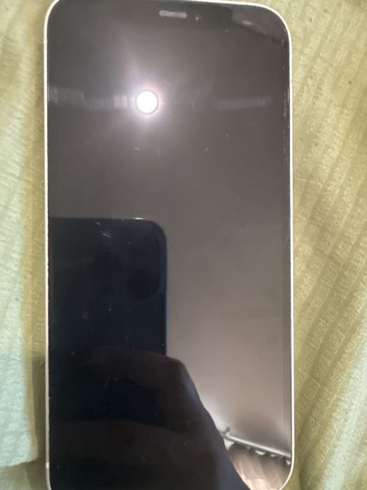 Продам айфон Apple iphone 12