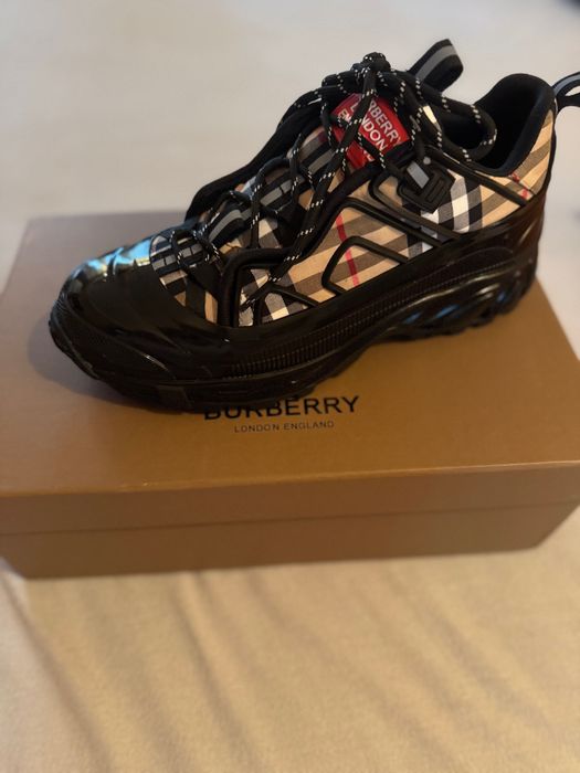 Burberry - Налични