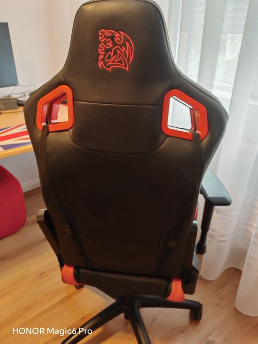 Scaun gaming Tt eSPORTS by Thermaltake GT Fit, Negru - Rosu