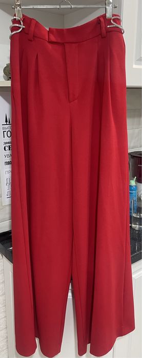 Продам элегантный брючный костюм!