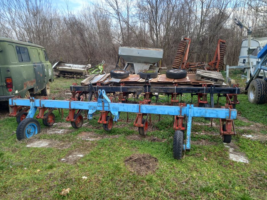 2 бр. Окопни култиватори и торачка