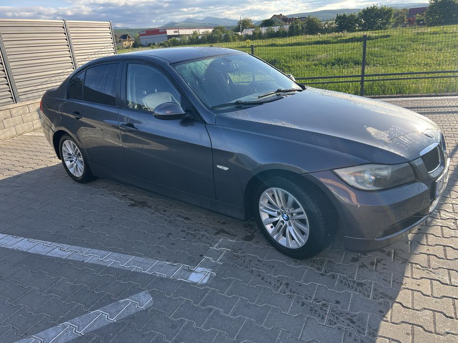 Vand E90 318D distributia in fata in stare perfecta de functionare.