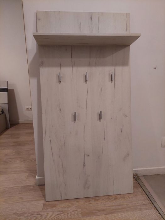 Vând cuier de agățat pe perete