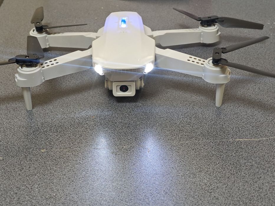 Dronă cu camera HD