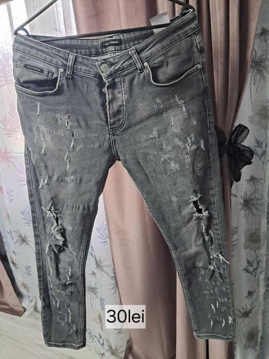 Vînd haine în stare bună