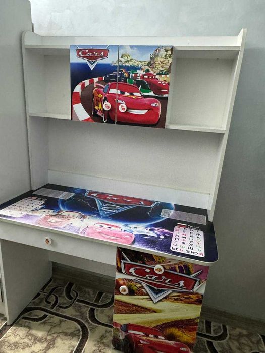 СРОЧНО! кровать, стол, шкаф, коврик! Весь комплект для ребенка