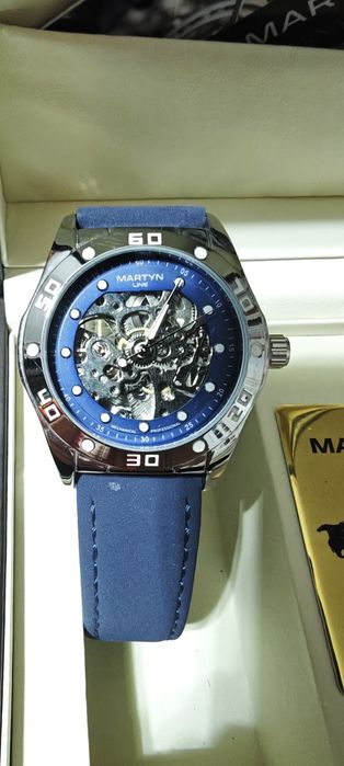 Чисто нов часовник MARTYN LINE. Само навиващ е много добро качество .