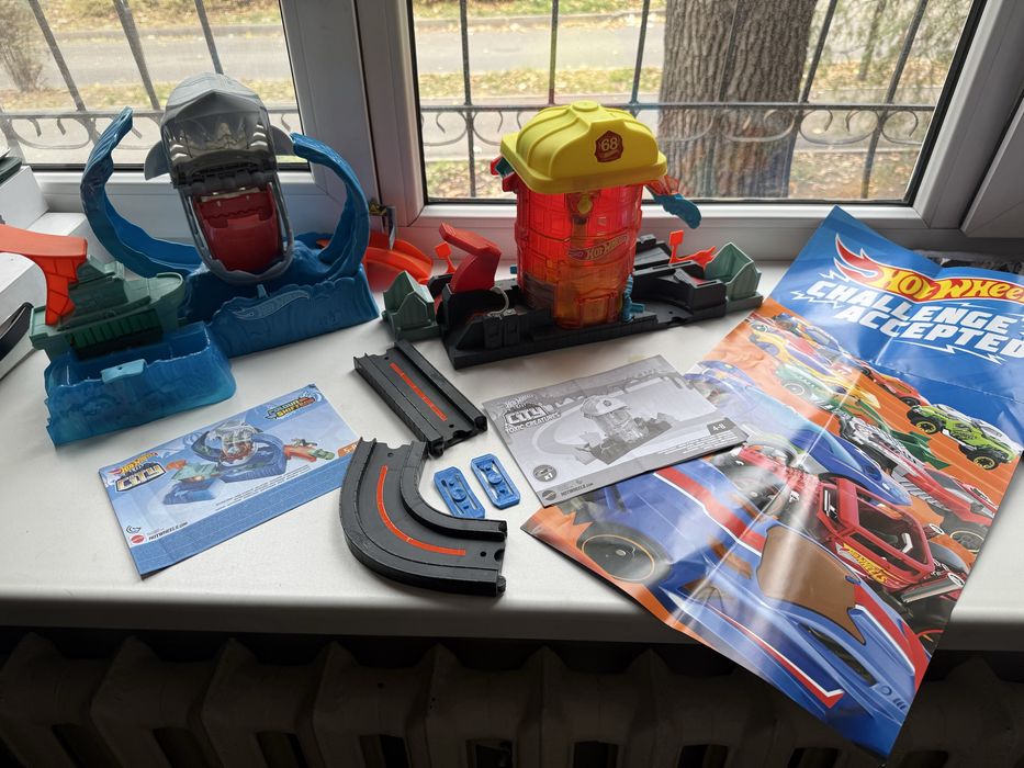 2 трека hot Wheels +доп детали б/у