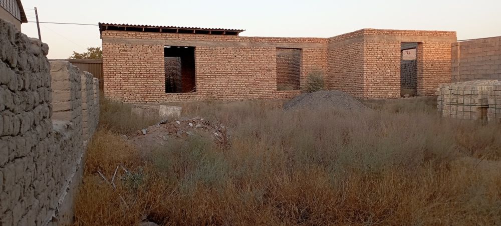 Недостроенный дом продолжается куриб бирказидмаган  уй сотилади