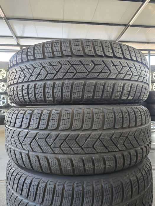 4 Броя 215/55/17 Pirelli 2x7,8mm 2x6,6mm 23dot