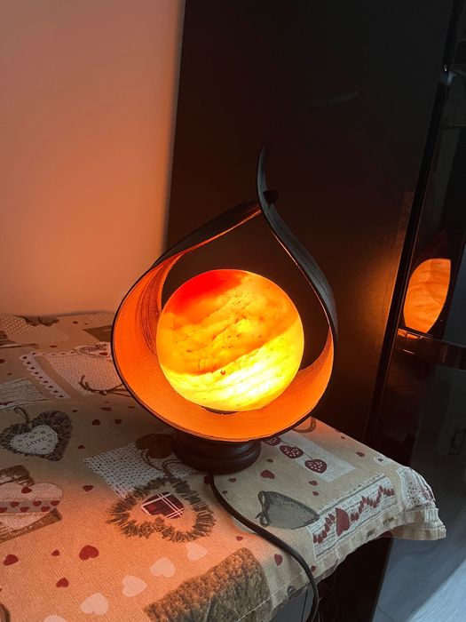 Lampa de sare cu lumina calda