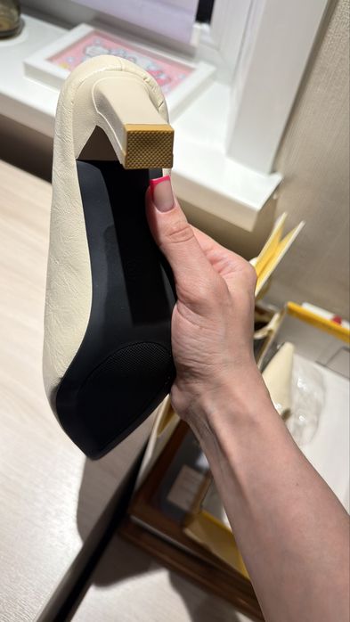 Абсолютно новые туфли