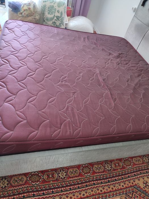 Продам матрац бордового цвета