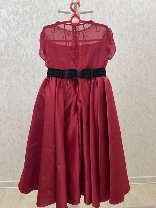 Красное вечерное платье