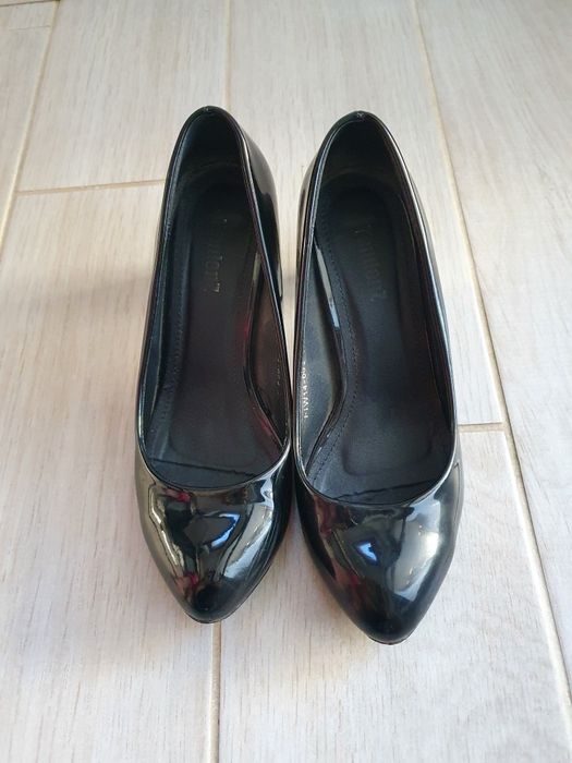 Дамски обувки с ток