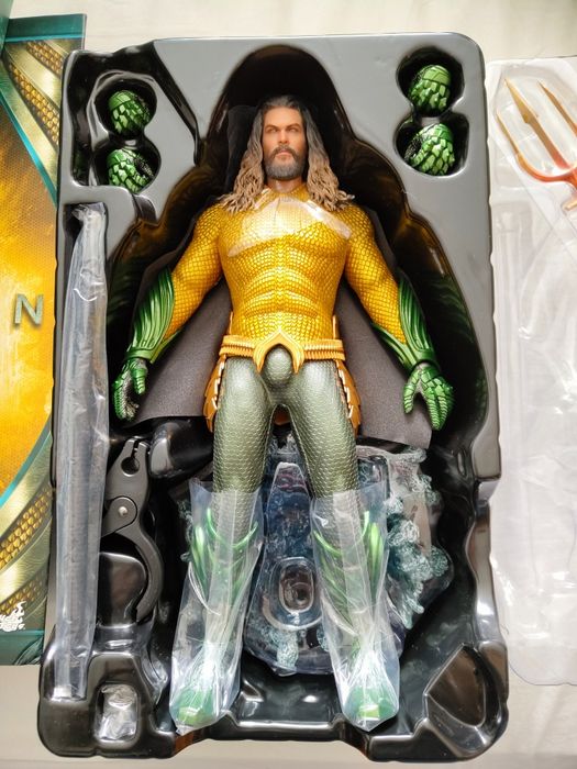Vând figurina Aquaman by Hot Toys