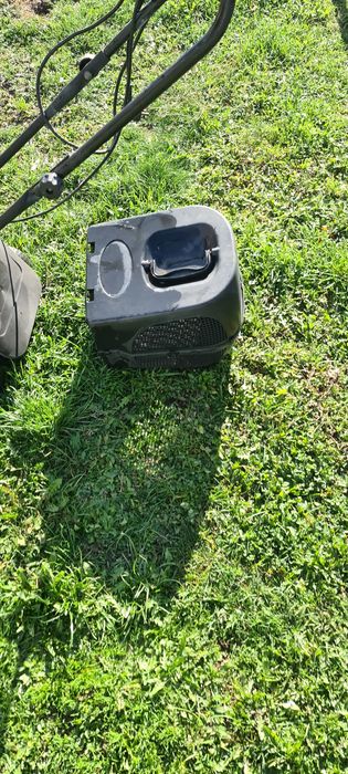 Masina de tuns iarba