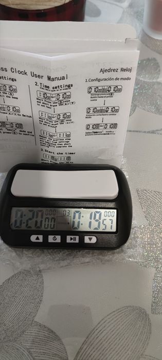 Продавам нови Оригинални шах часовници Leap