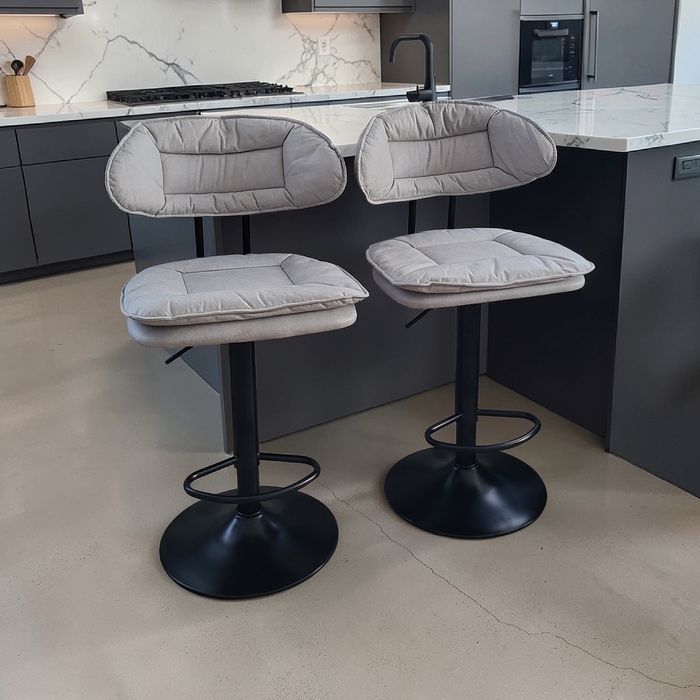 2 scaune noi pentru bucatarie sau bar