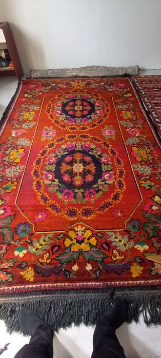 Кавёр ручнои көне кілем