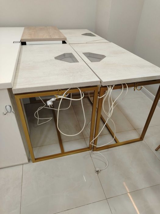 Маникюрные столы