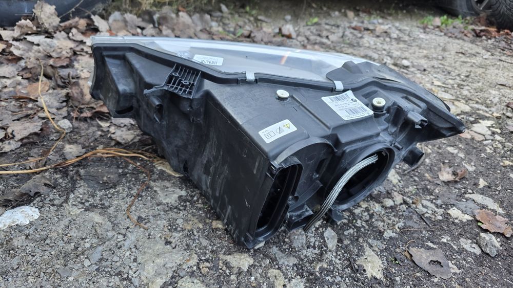 Фар BMW X3 F25LCI за части.