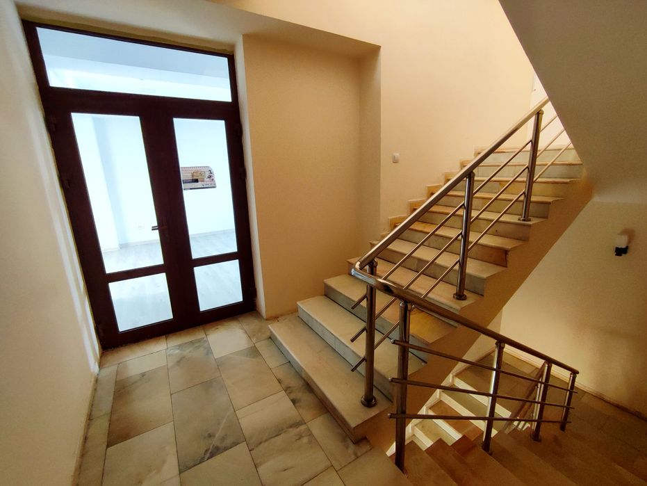 Buyuk Ipak yo'li ko'chasida 50 m2 ofis ijaraga beriladi (AX)