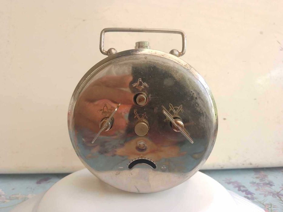 Ceas de masa sau semineu desteptator - mecanic Jnsa