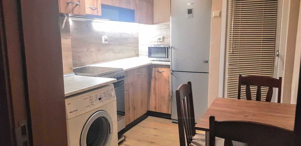 Дава се под наем Двустаен апартамент в Добрич, Център - 65 кв.м за 316.2 € - Снимка #2