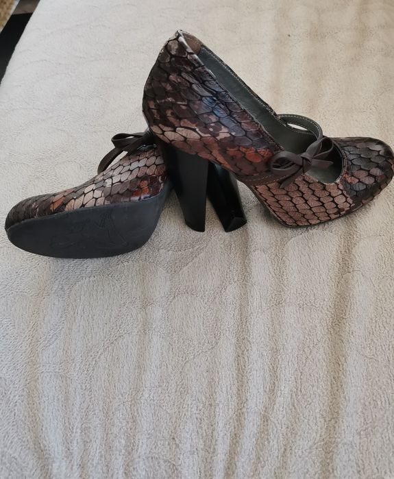 Естествена кожа, изработени по поръчка, подходящи за дами с много малк