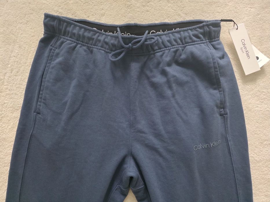 Оригинална долница Calvin Klein, размер L, с етикет