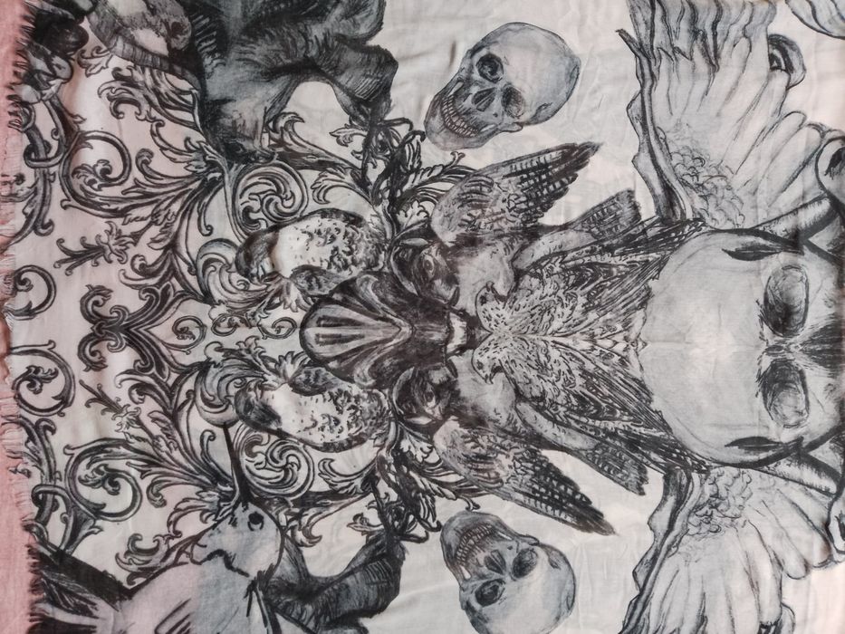 Esarfa Falcon Baroque Skull