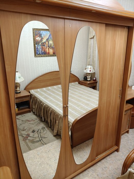 Продам спальный гарнитур