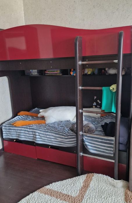 Продам двух ярусную кровать.