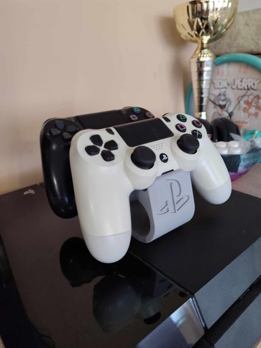 Поставка за PS игри и джойстици