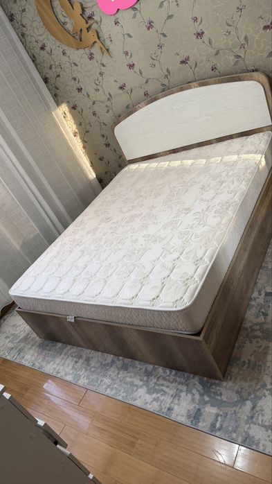 Продается кровать двуспальня 180*200.